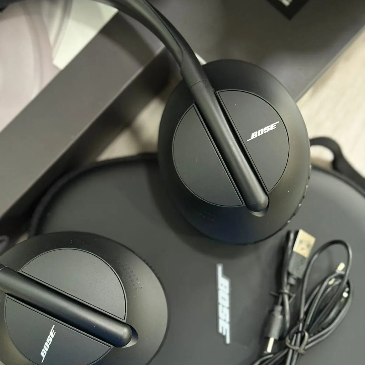 Audífonos Bose 700 Tipo Diadema con Cancelación de Ruido Total y Bluetooth